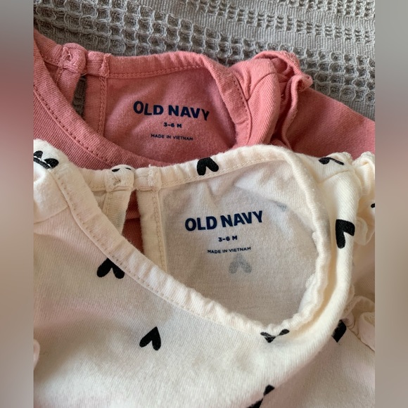 2 pack of long sleeve onesies for baby (3-6 months) - Picture 2 of 3
